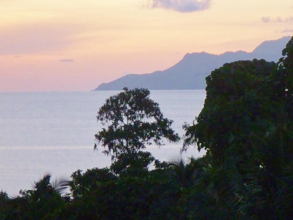 La Batie Selfcatering Apartment Beau Vallon  Extérieur photo